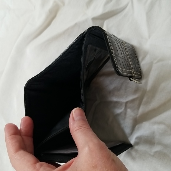 Liz Claiborne Tri-fold Wallet - Picture 7 of 14